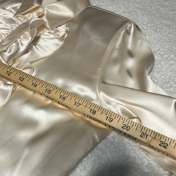 Ivory 100% Silk Ruffled Blouse 💕 - Picture 4 of 6